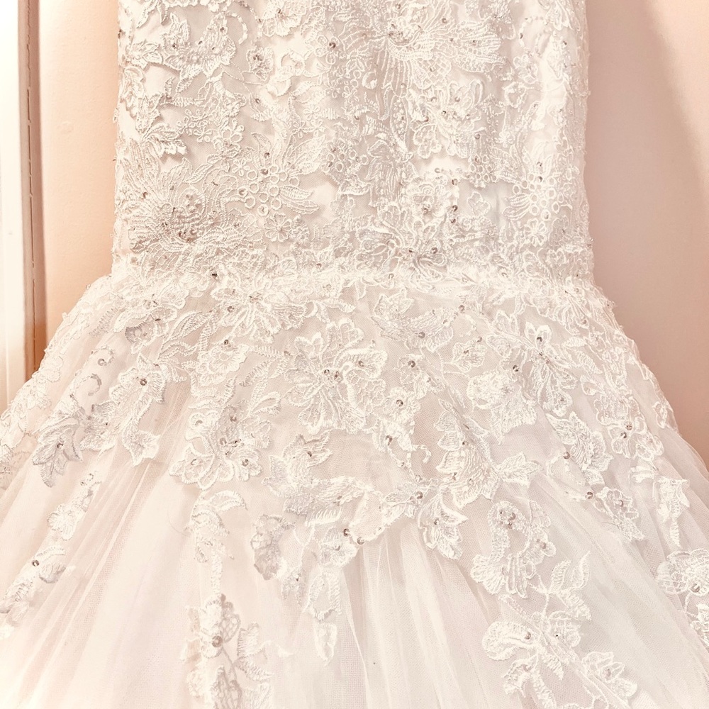 Wedding Dress with Original Bagging. - Picture 3 of 6